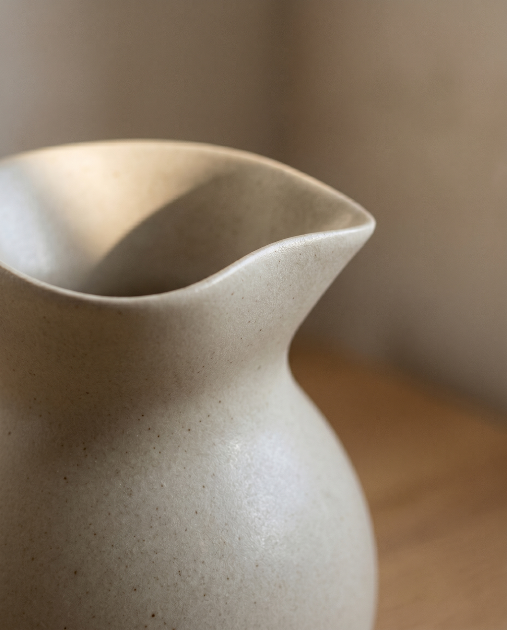OROS U vase by NR Ceramics, close-up of the thickly-formed hand-sanded rim and matte speckled glaze