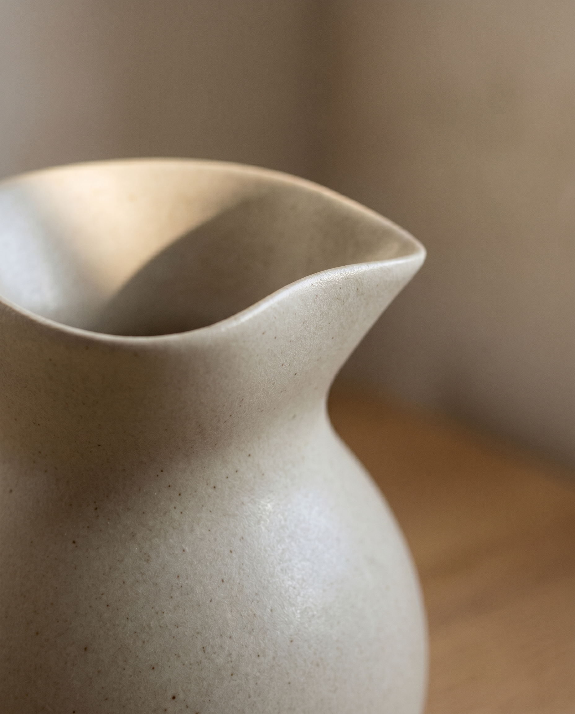 OROS U vase by NR Ceramics, close-up of the thickly-formed hand-sanded rim and matte speckled glaze