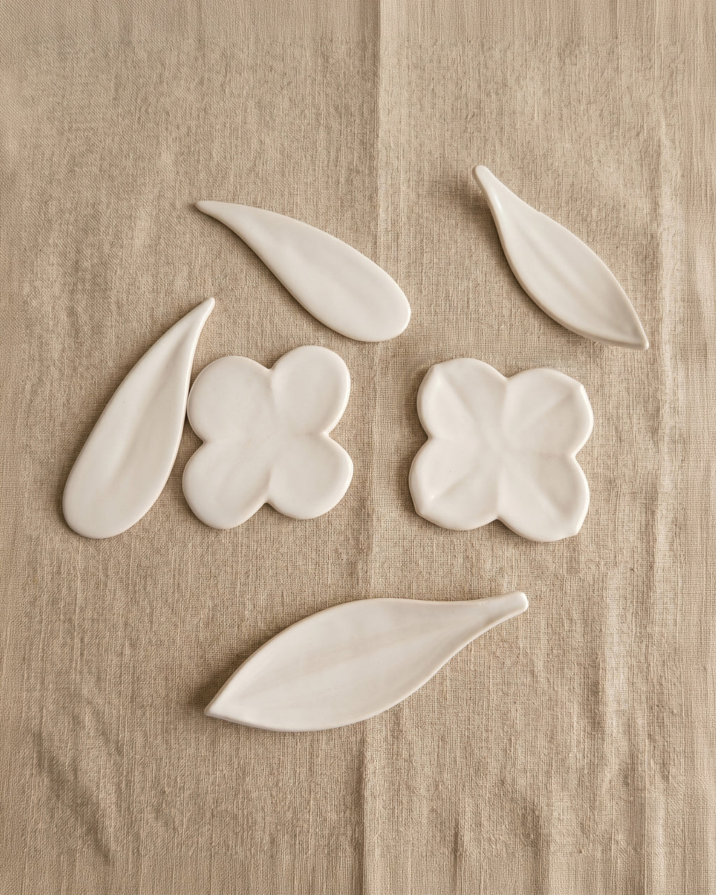 Petal cutlery rest set
