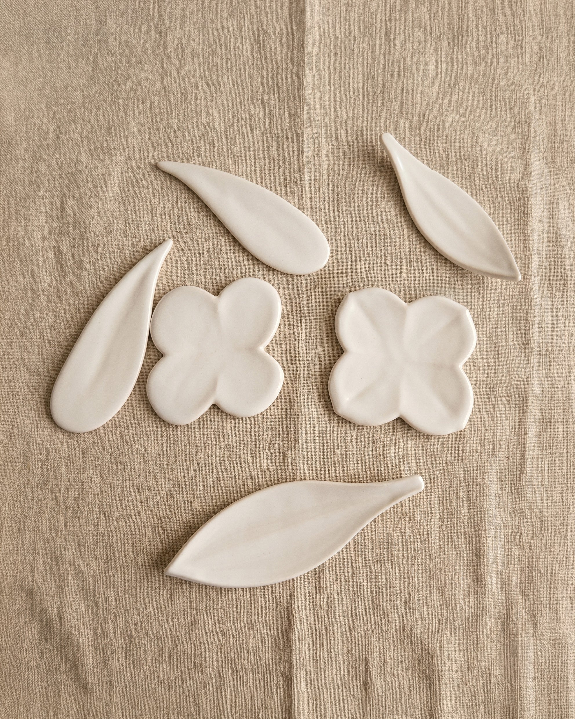 Petal cutlery rest set