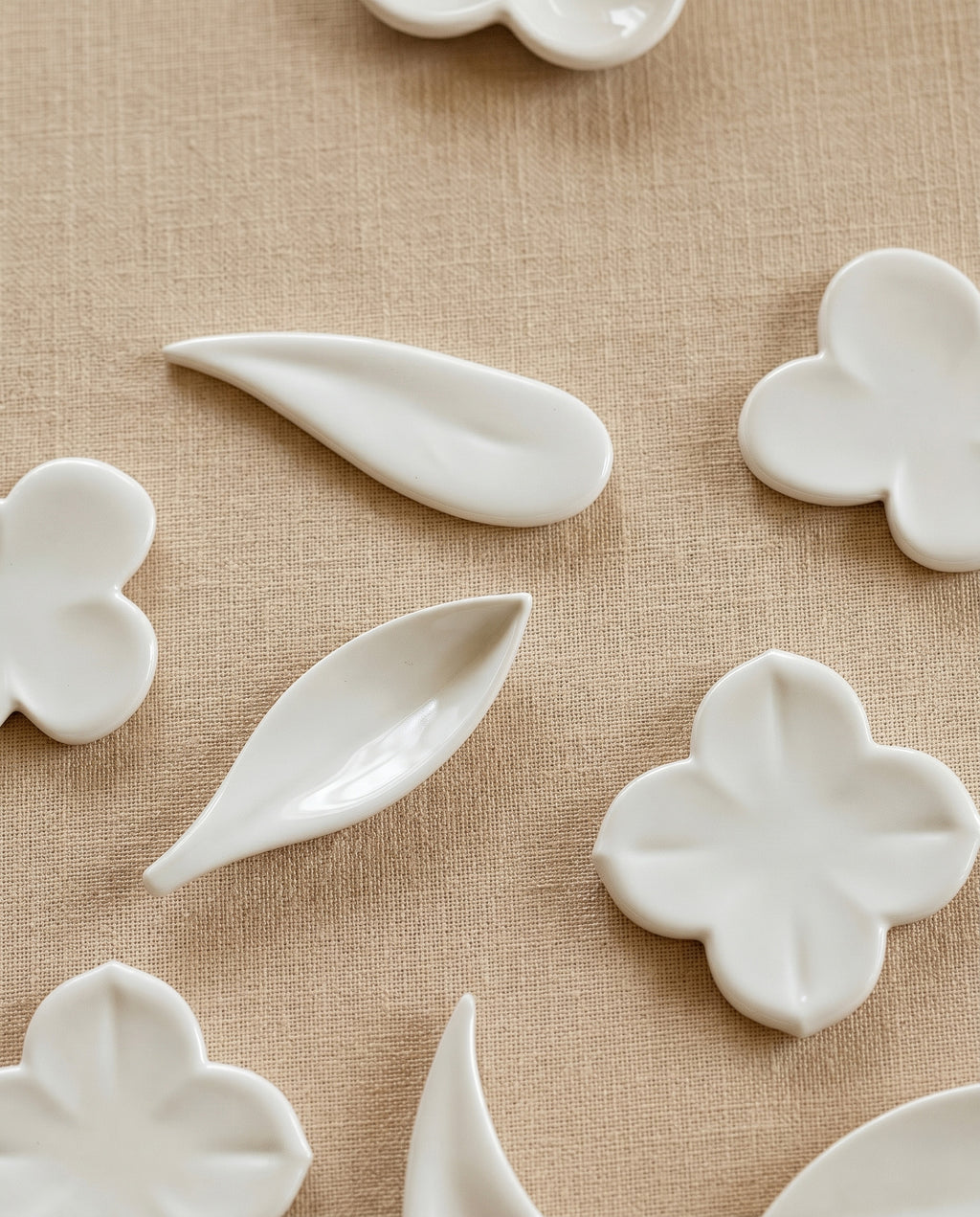 Petal cutlery rest set