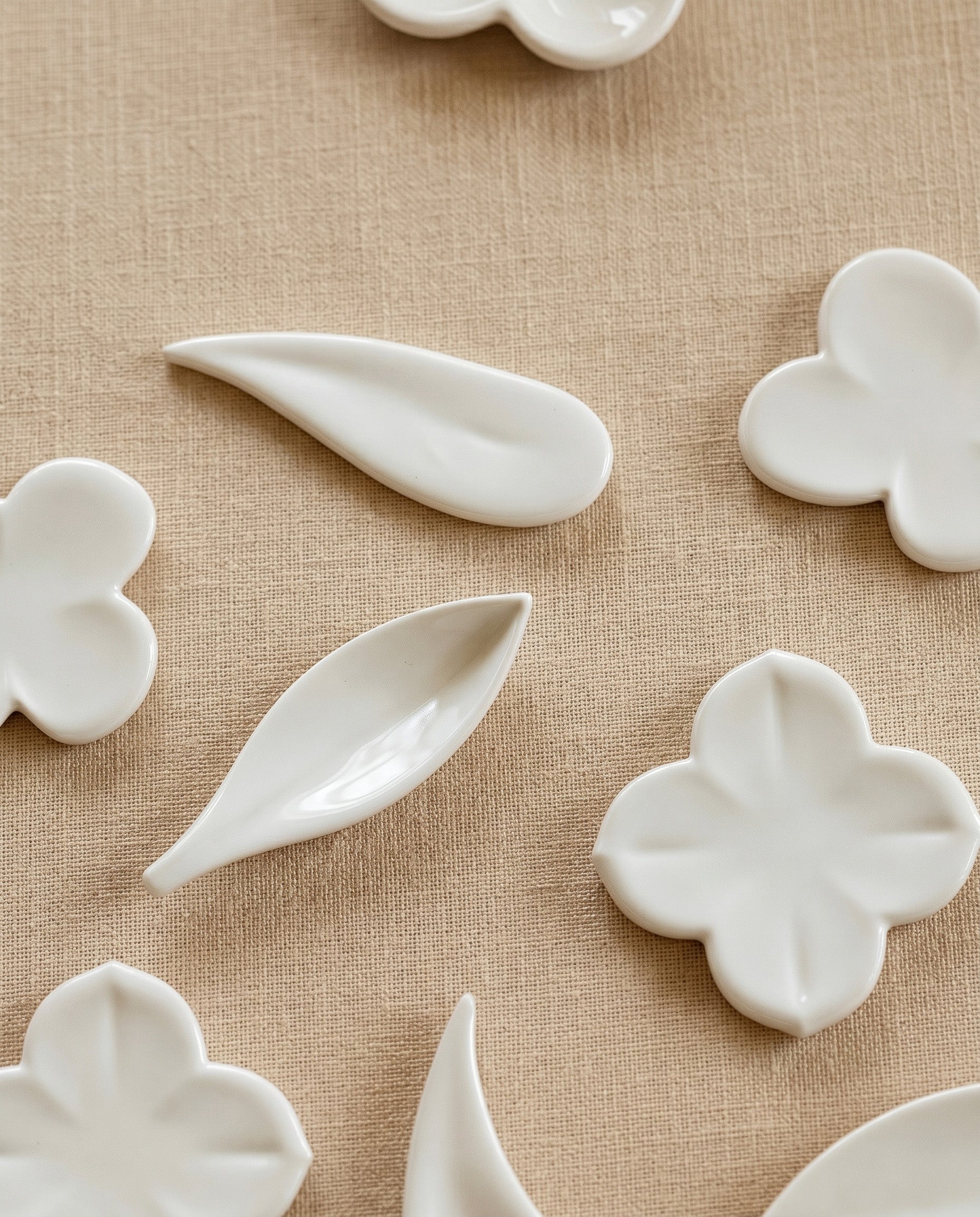 Petal cutlery rest set