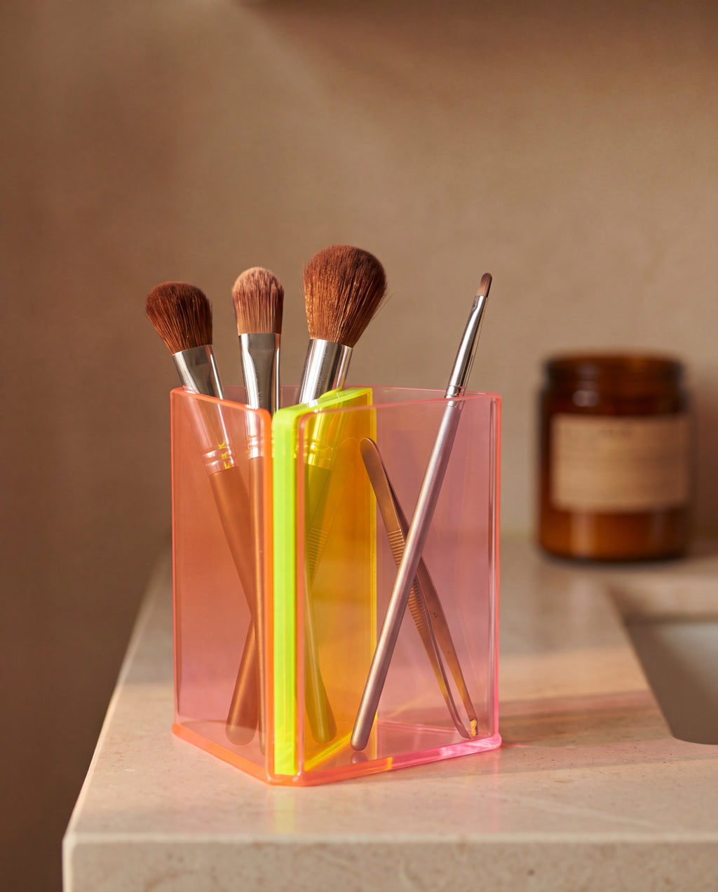 Aroo 2 brush cup in use