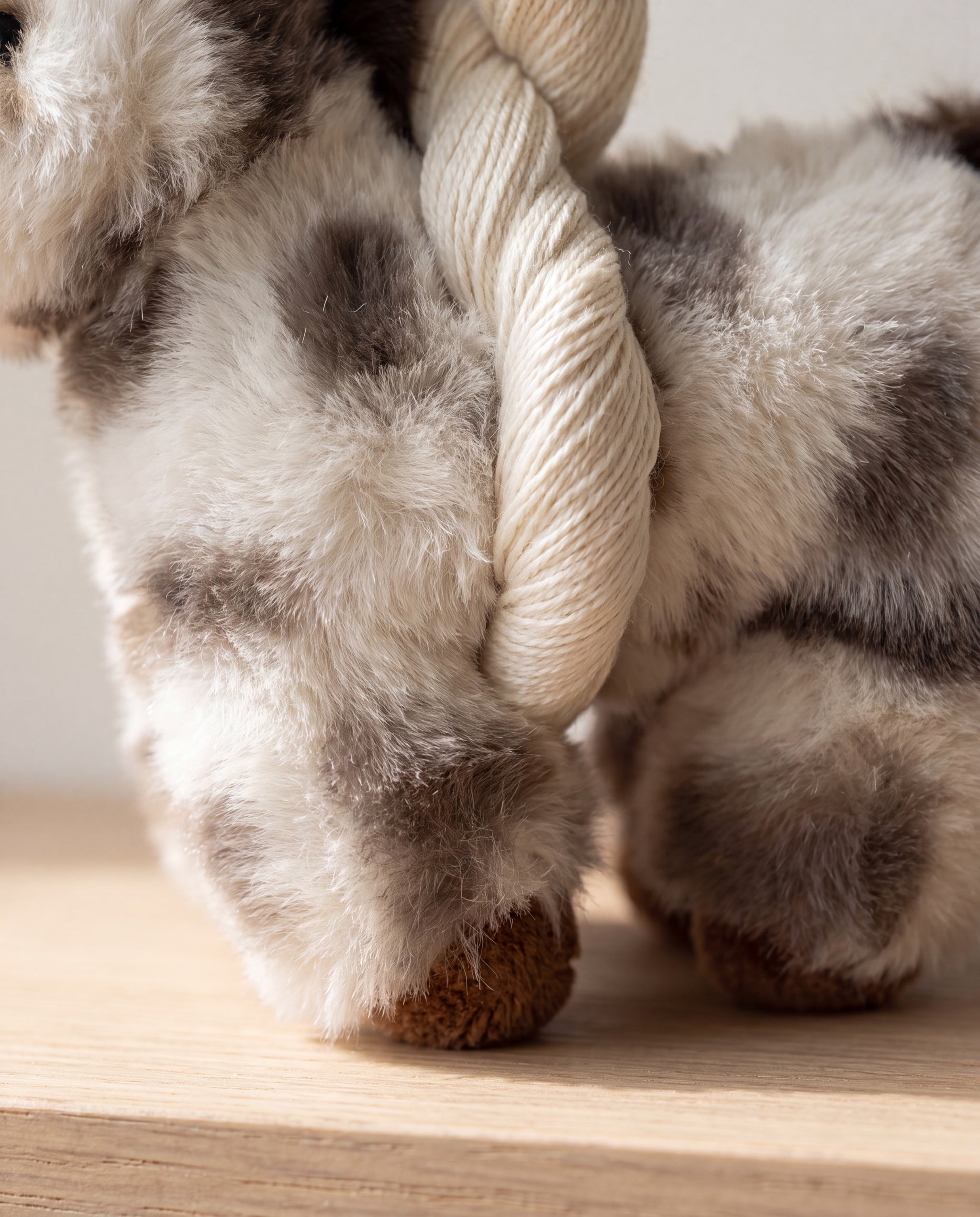 Big Hope pony charm by POUPPET, close-up of the faux fur and the twisted silk cord