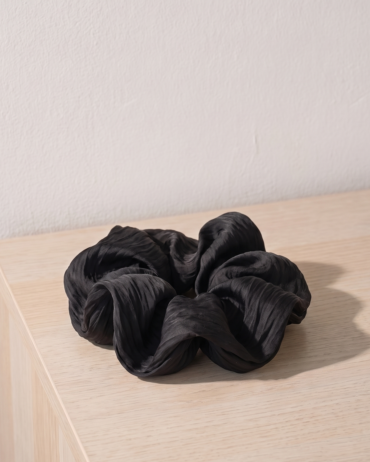 Meringue silky scrunch, black