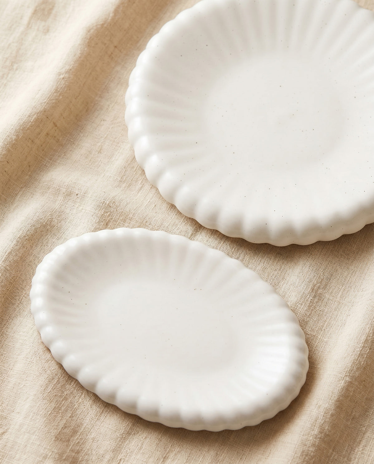 Blooming plates, round and oval