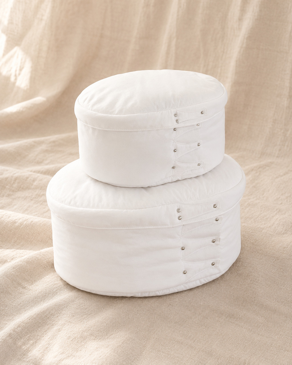 Cloud shaker box, white