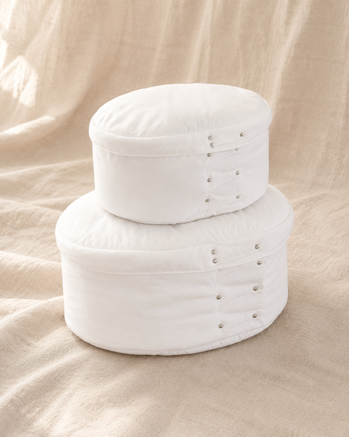 Cloud shaker box, white