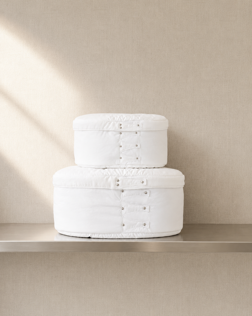Cloud shaker box, white