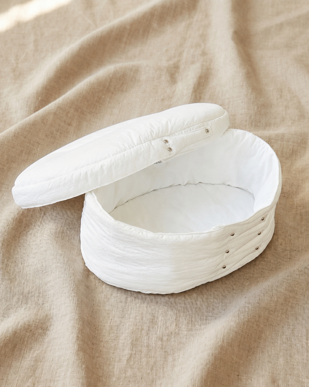 Cloud shaker box, white