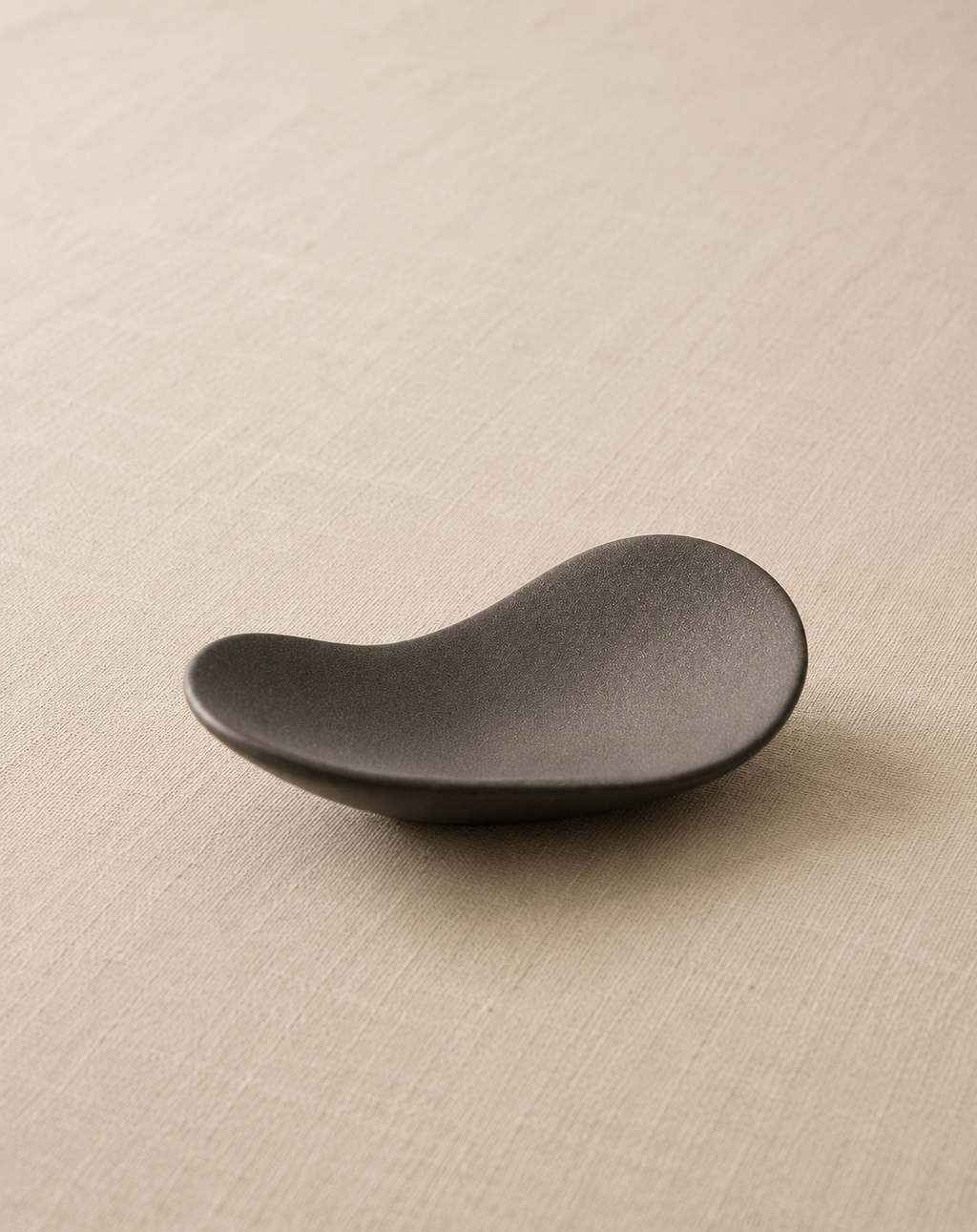 Hin pebble plate