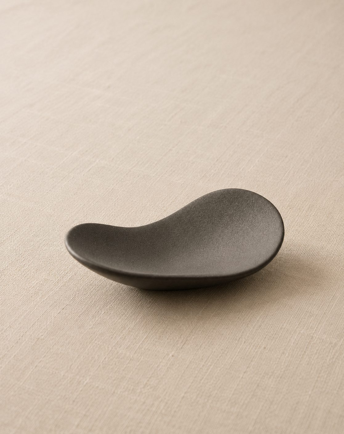 Hin pebble plate