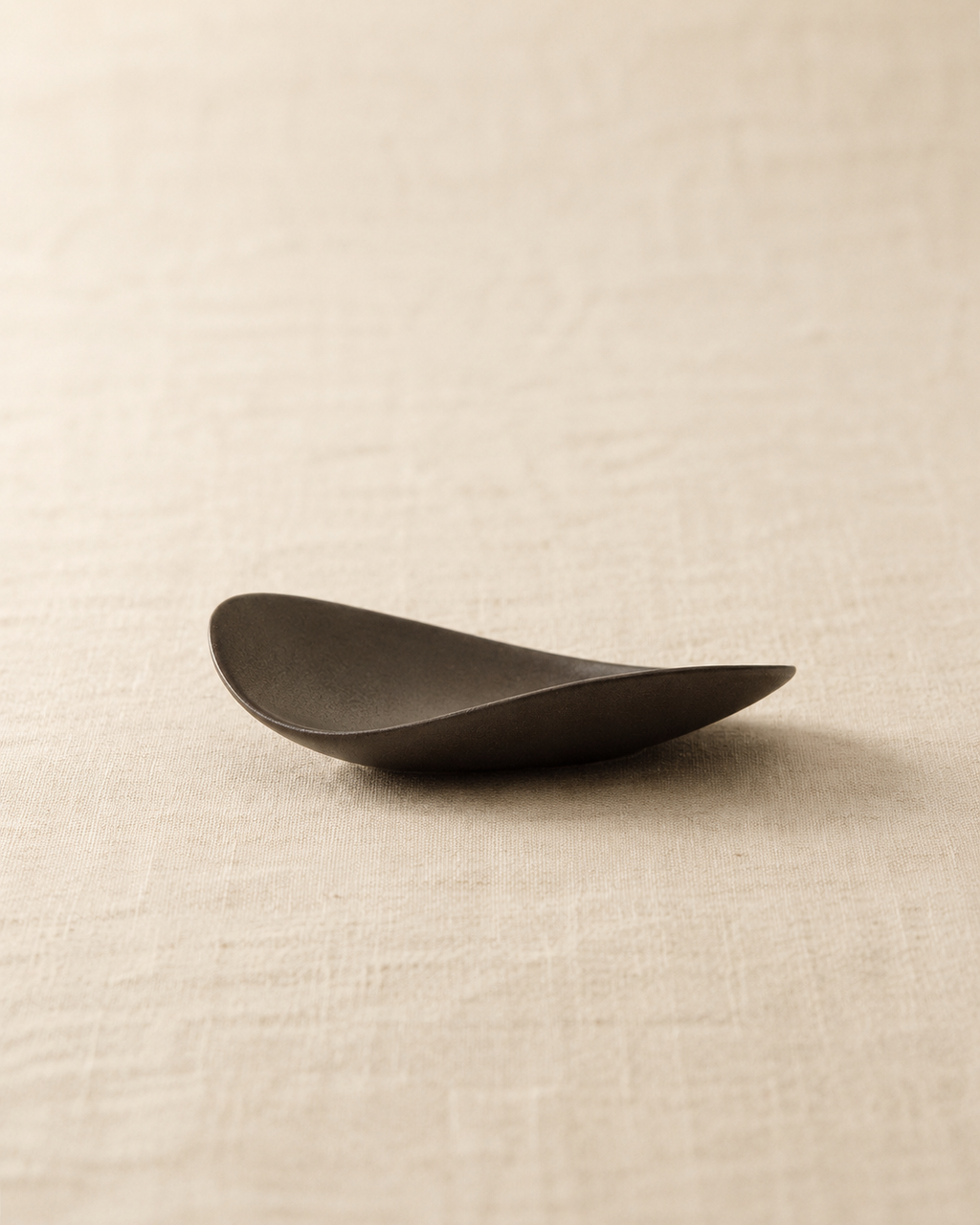 Hin pebble plate