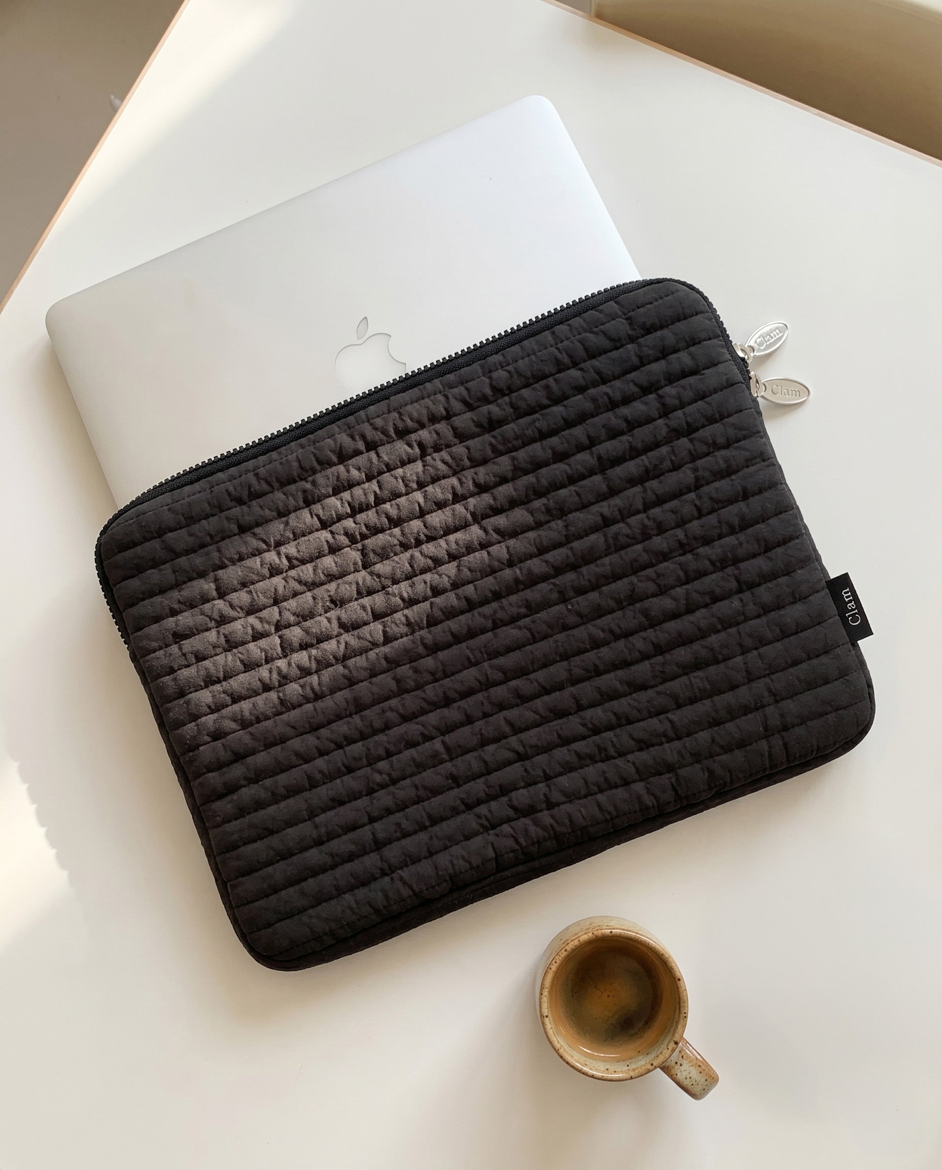 Quilted laptop and tablet case