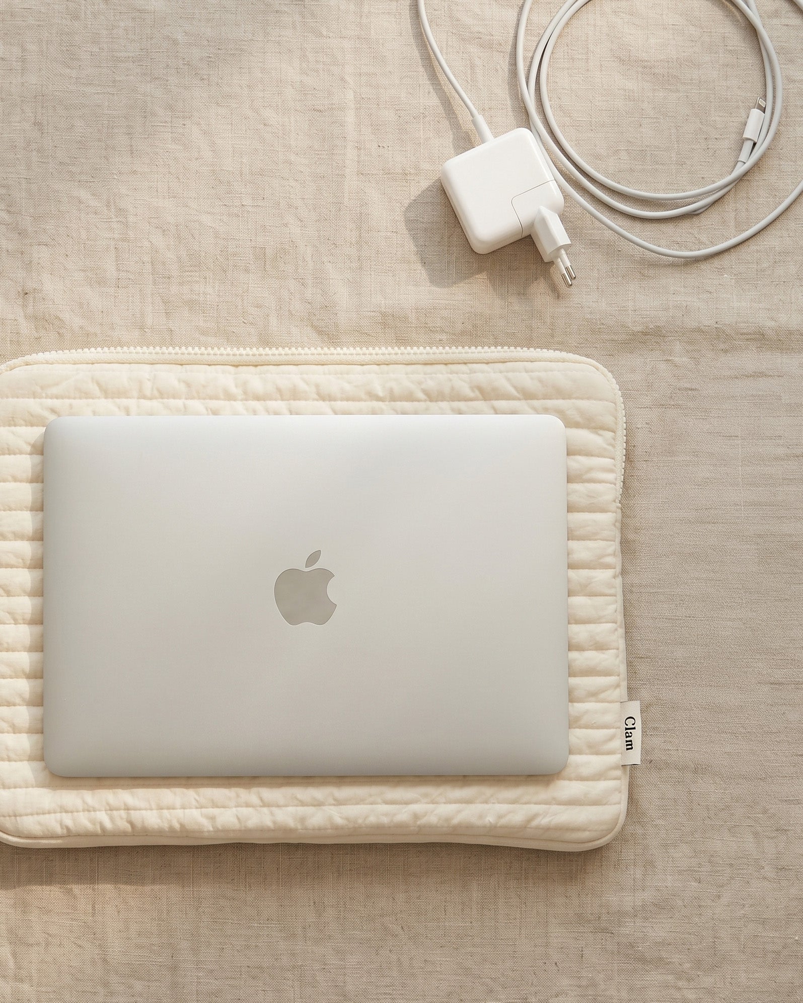 Quilted laptop and tablet case