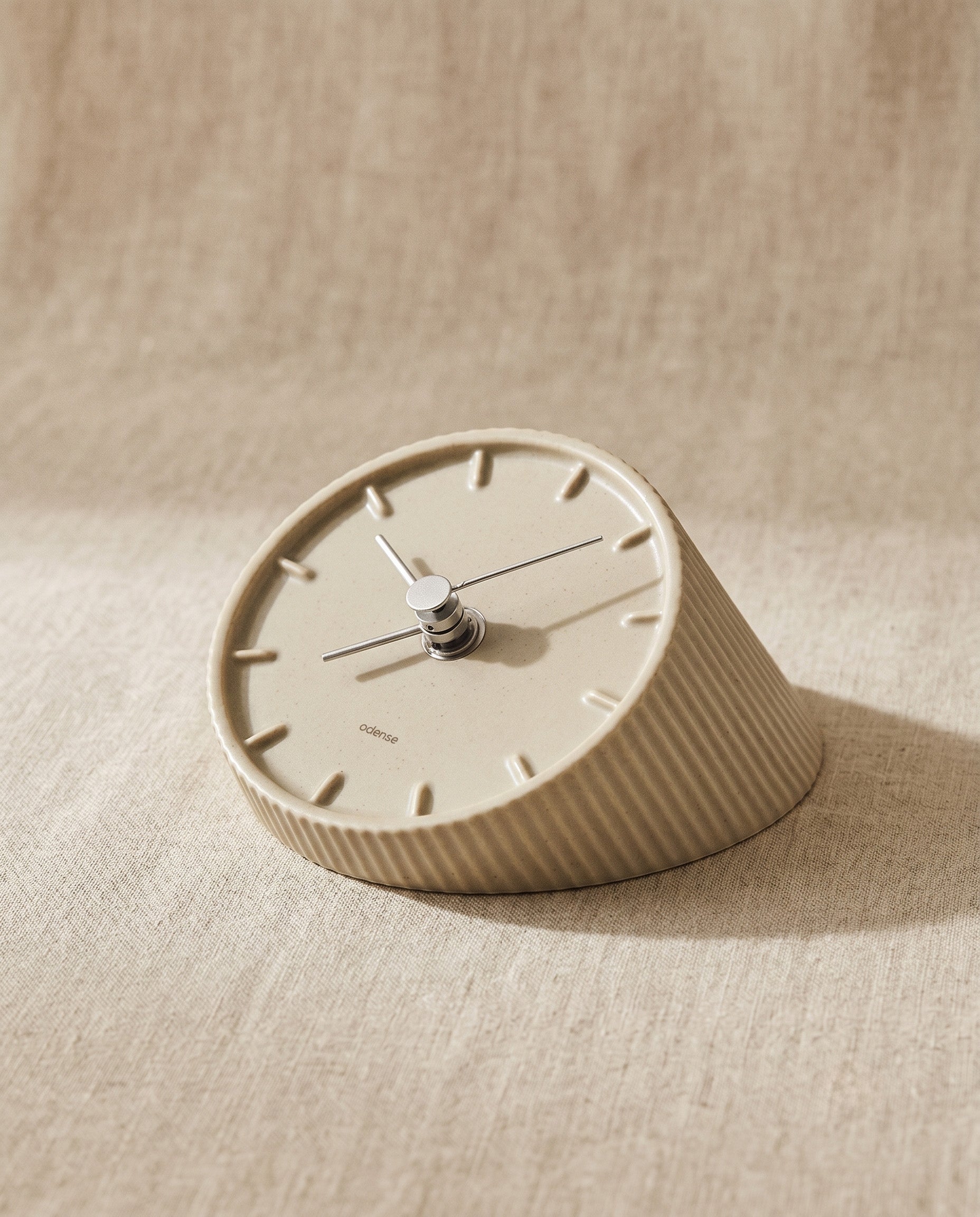 Sissonne table clock