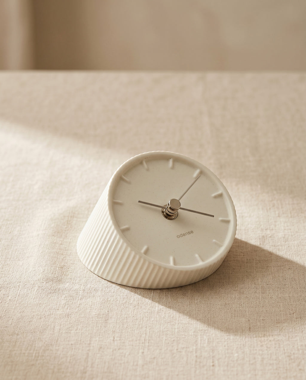 Sissonne table clock