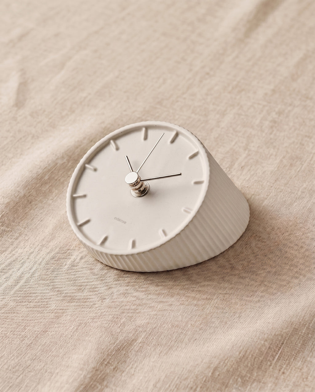 Sissonne table clock