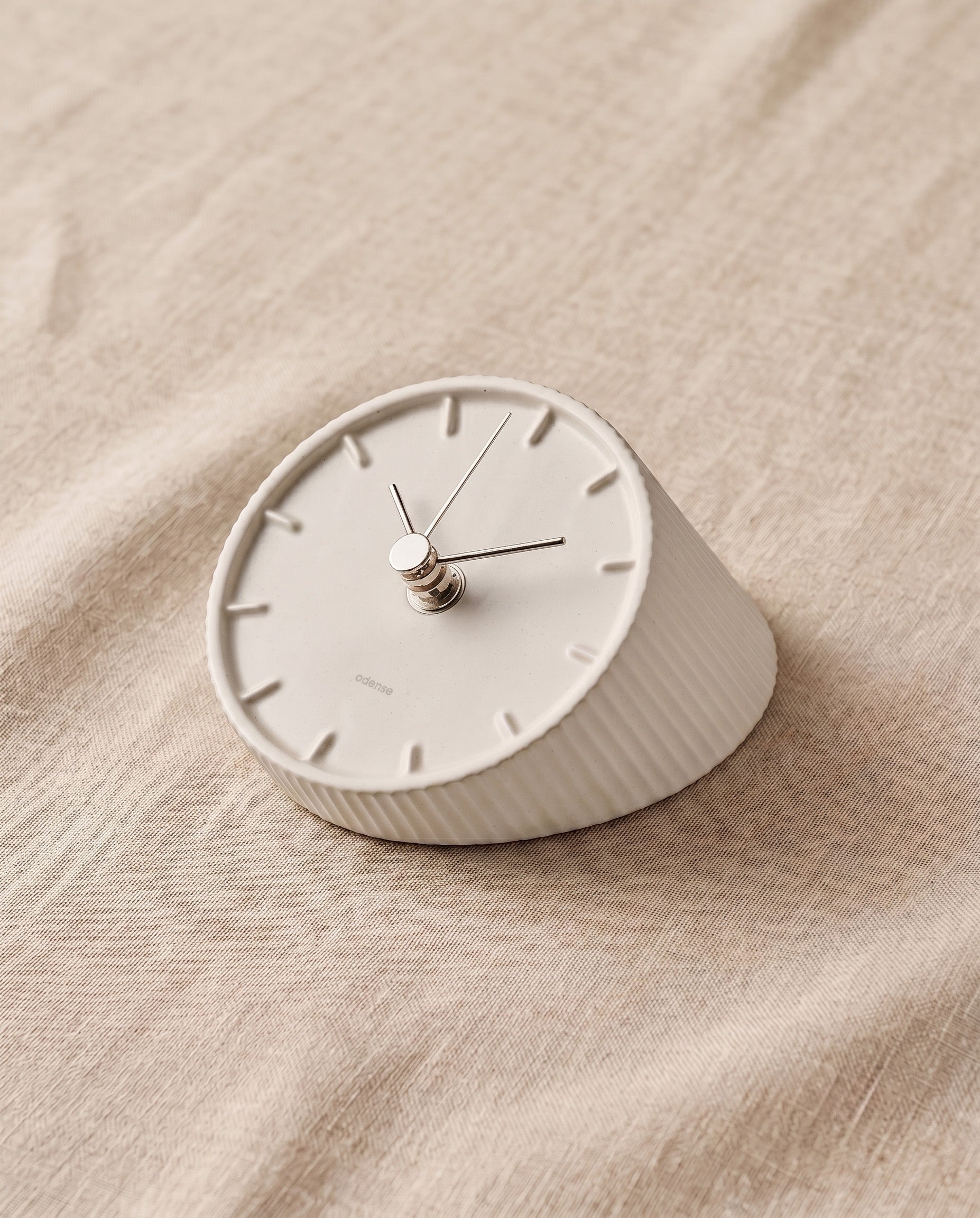 Sissonne table clock