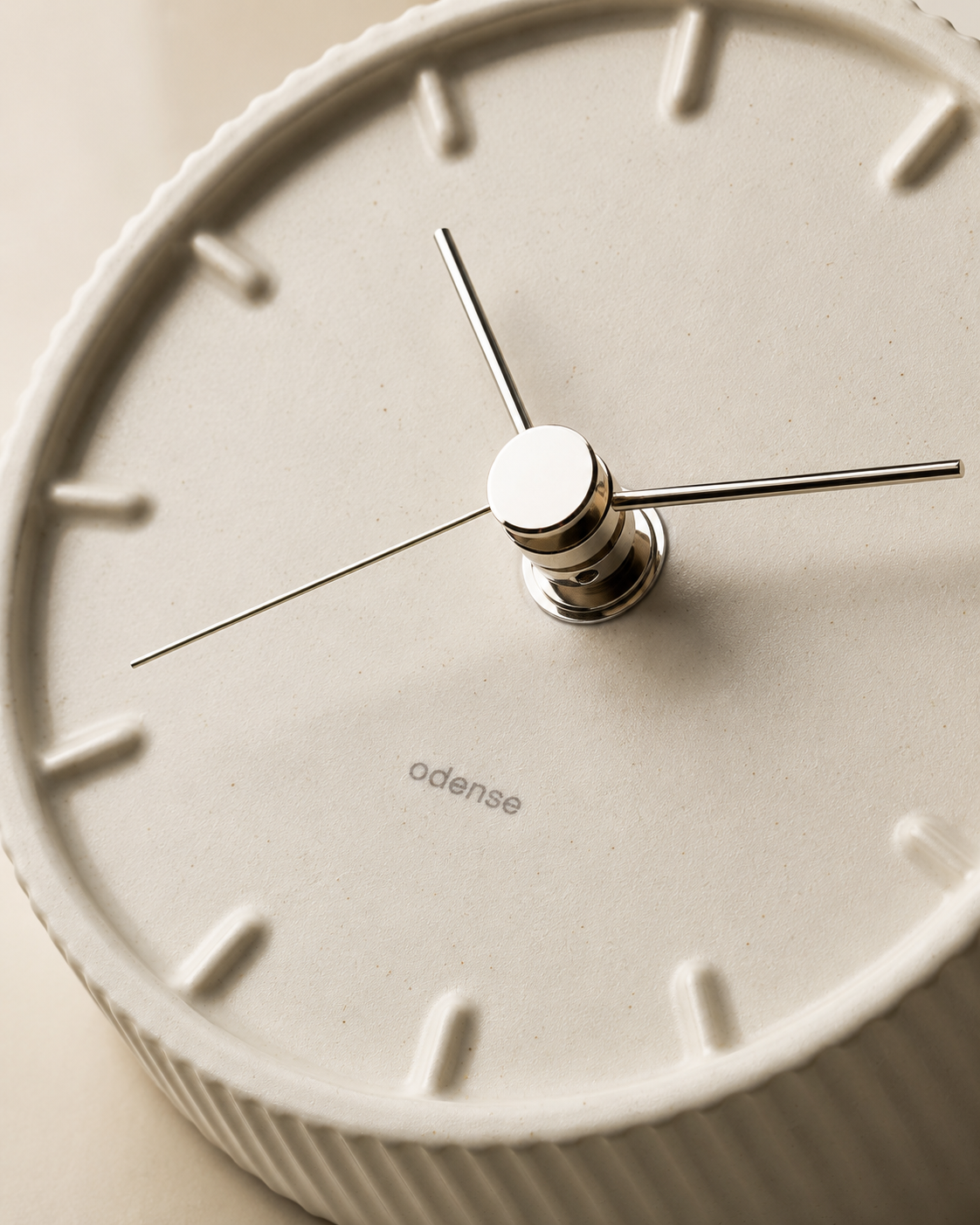 Sissonne table clock