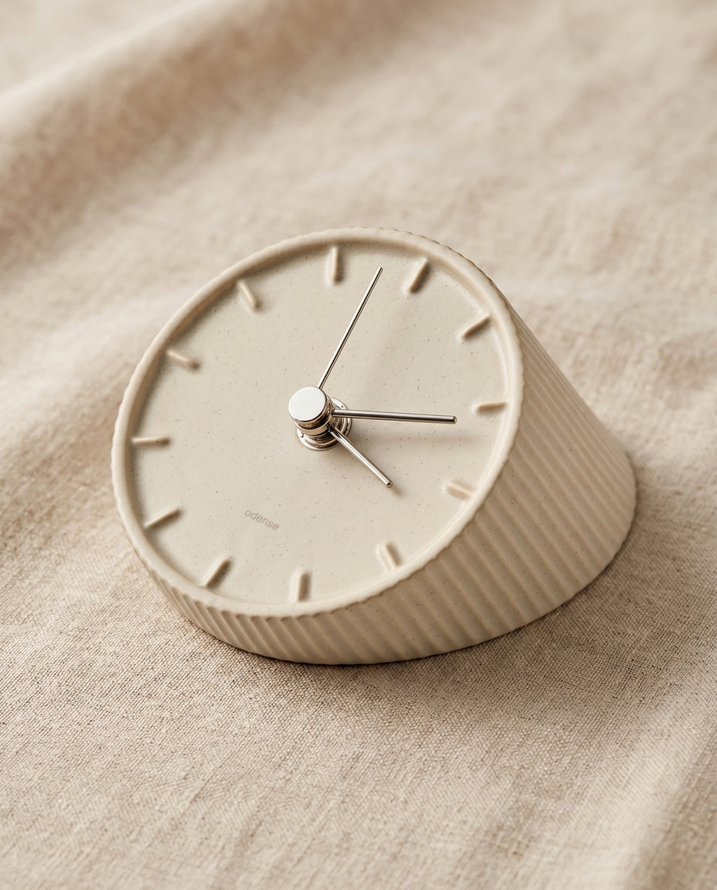 Sissonne table clock