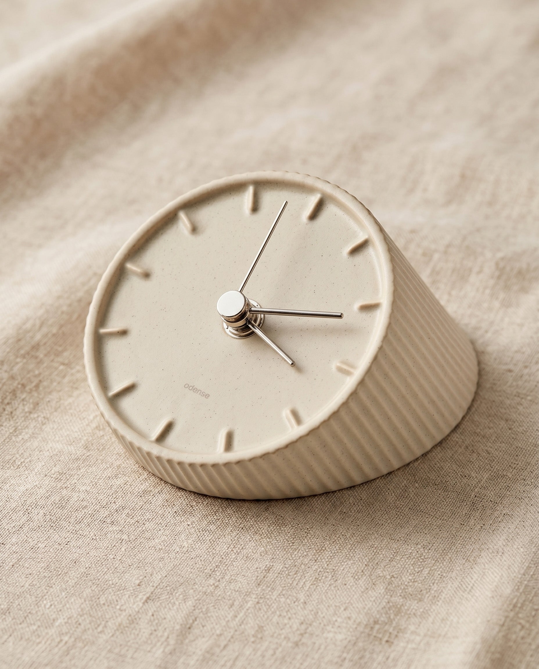 Sissonne table clock