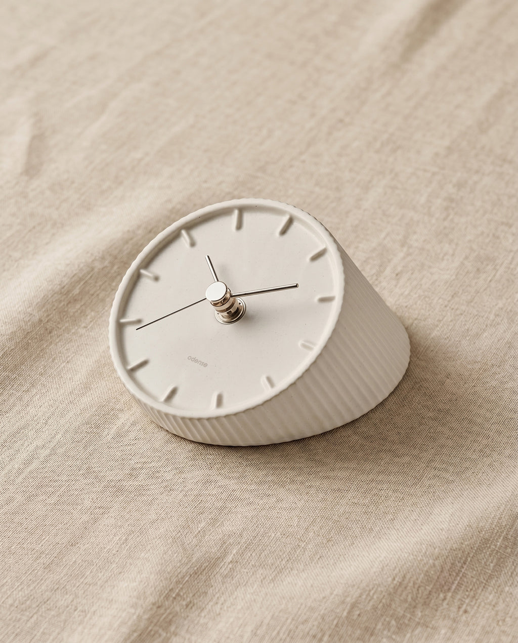 Sissonne table clock