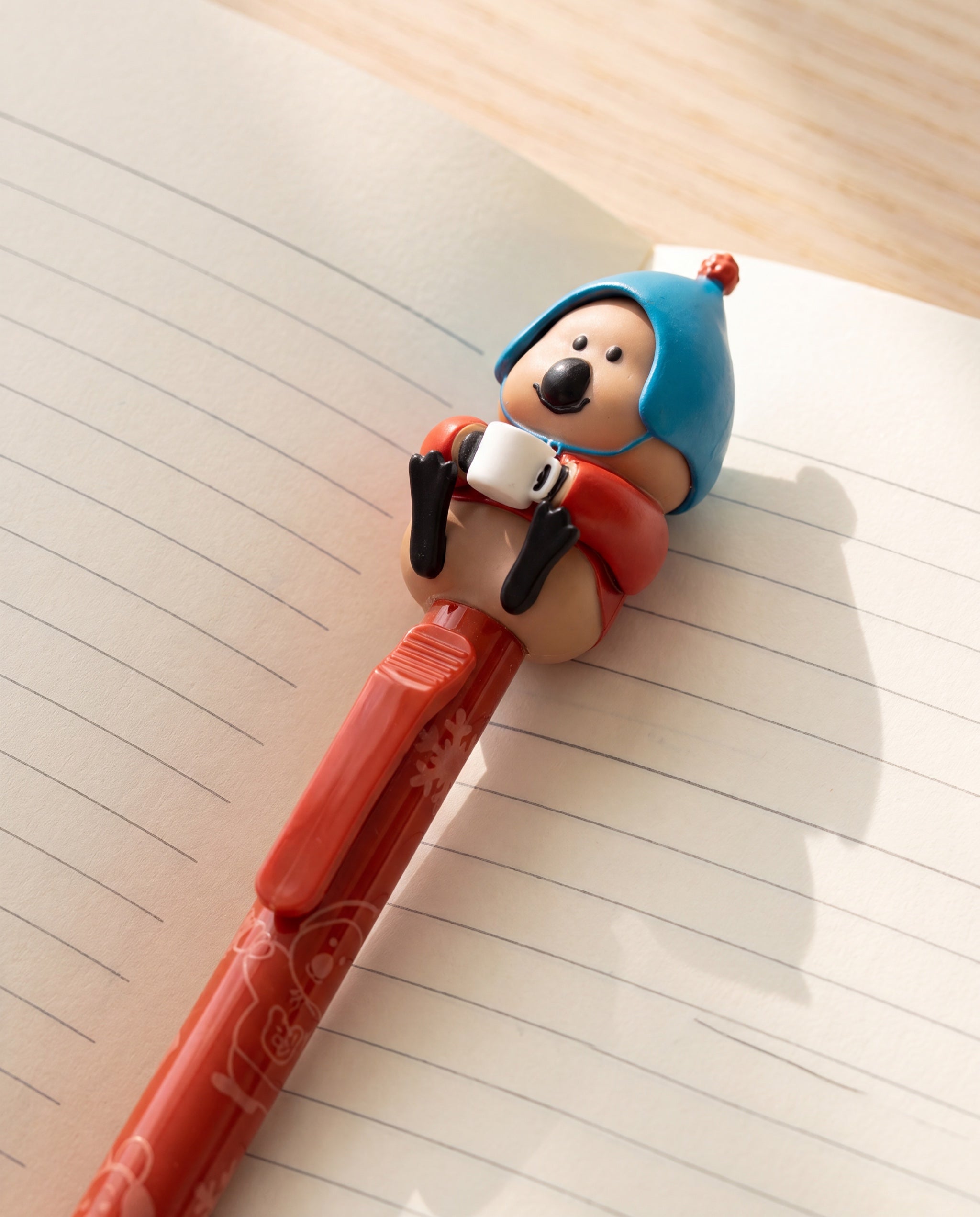 Cococup clicky pen by Dinotaeng, close-up of the Quokka figure holding a cup of cocoa
