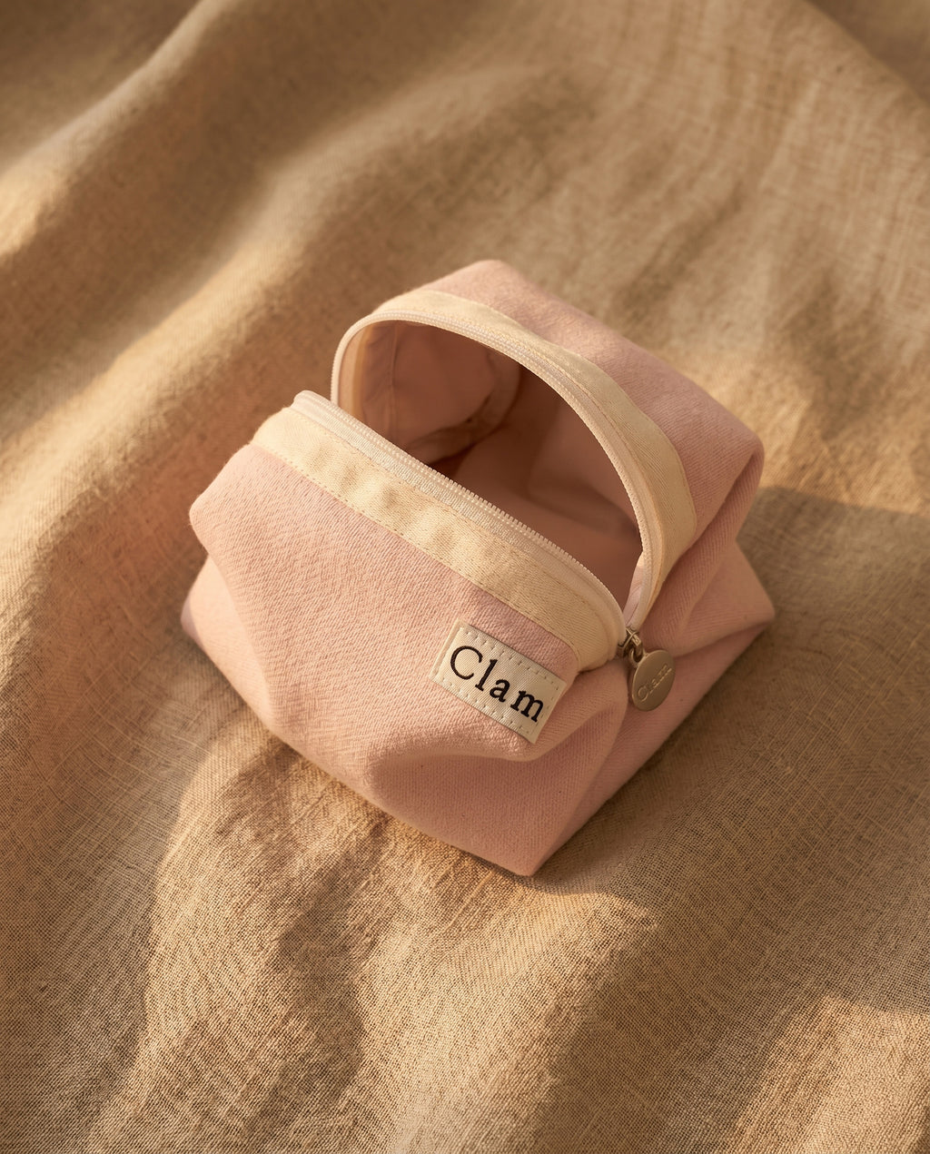 Round pouch