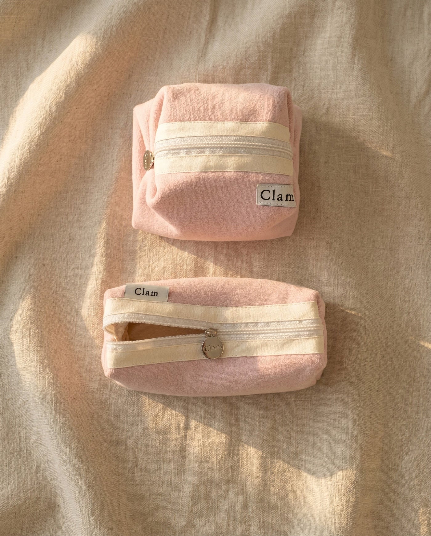 Round pencil case in cream peach, Clam