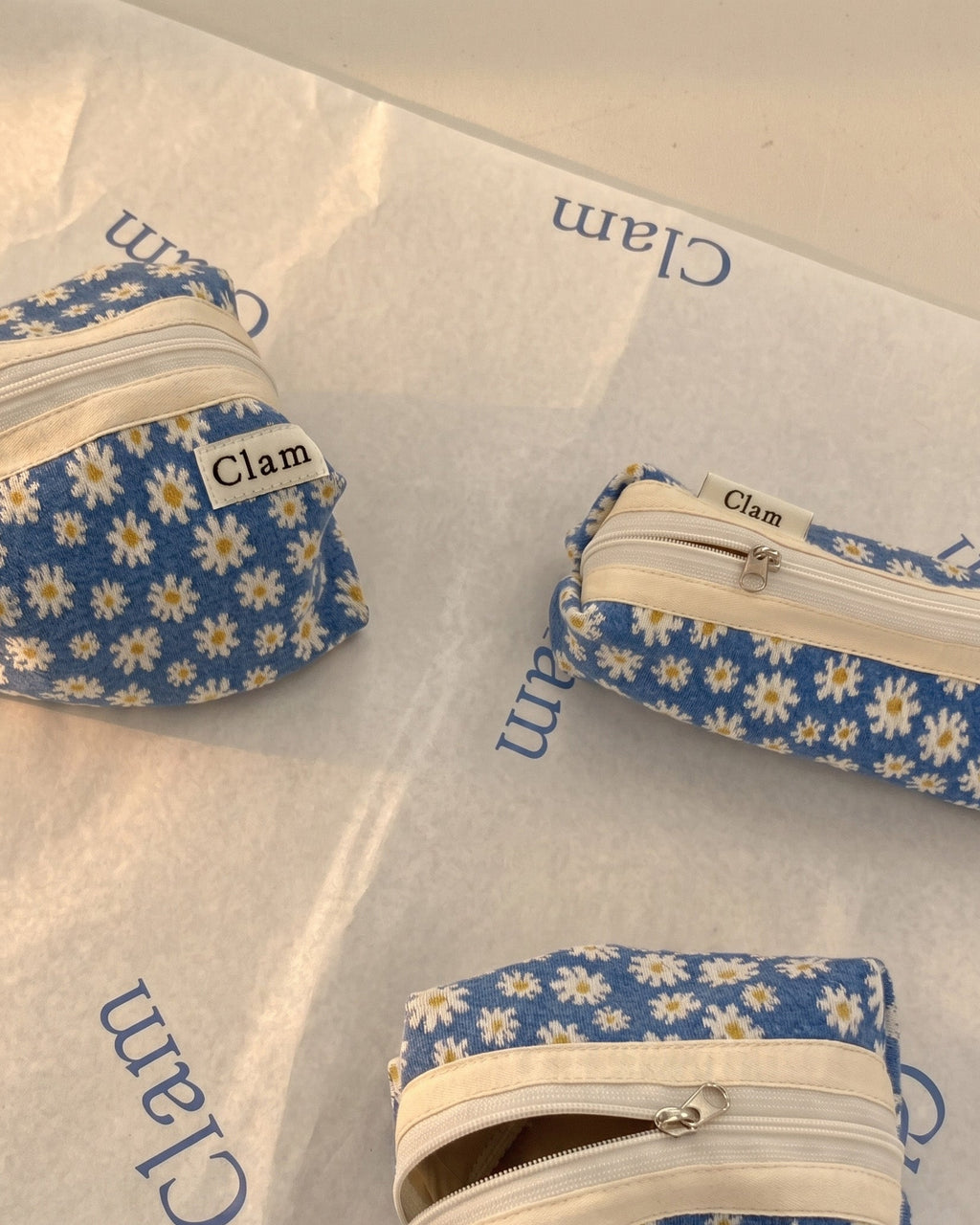 Round pencil case in egg flower