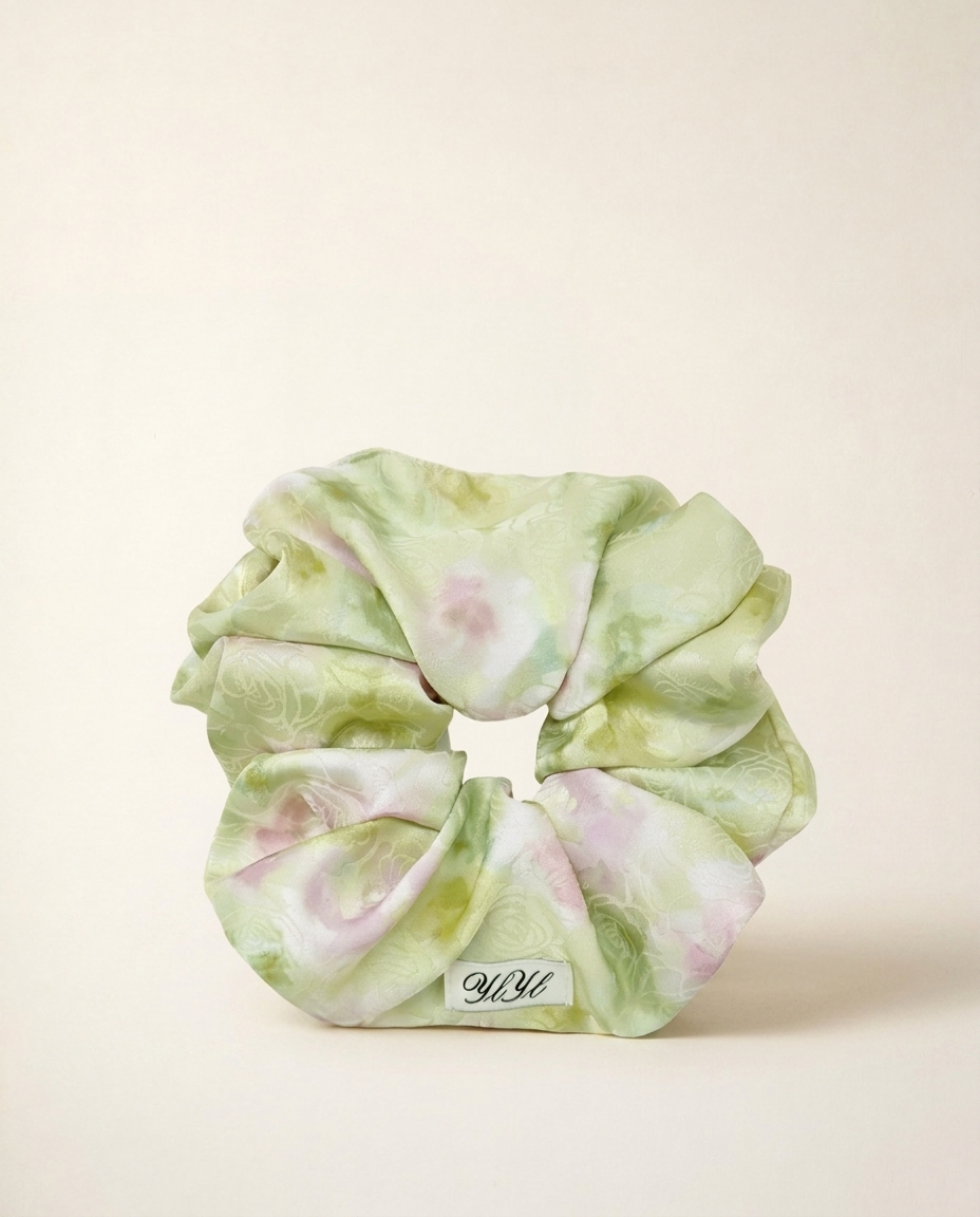 Maggie scrunchie, Garden