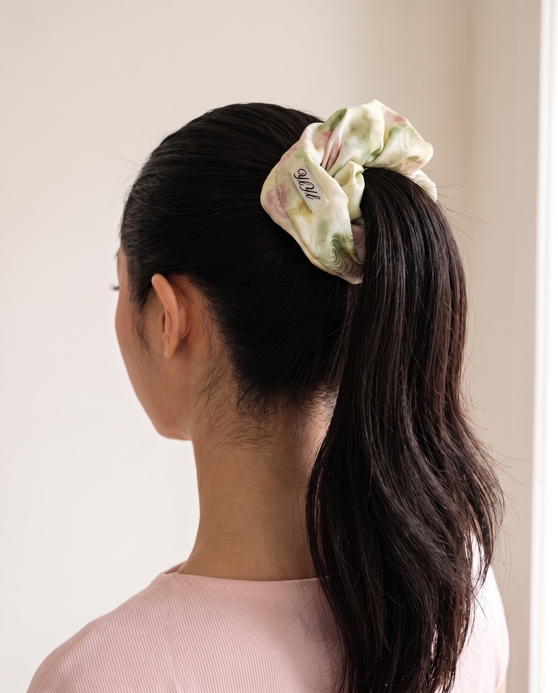 Maggie scrunchie, Garden