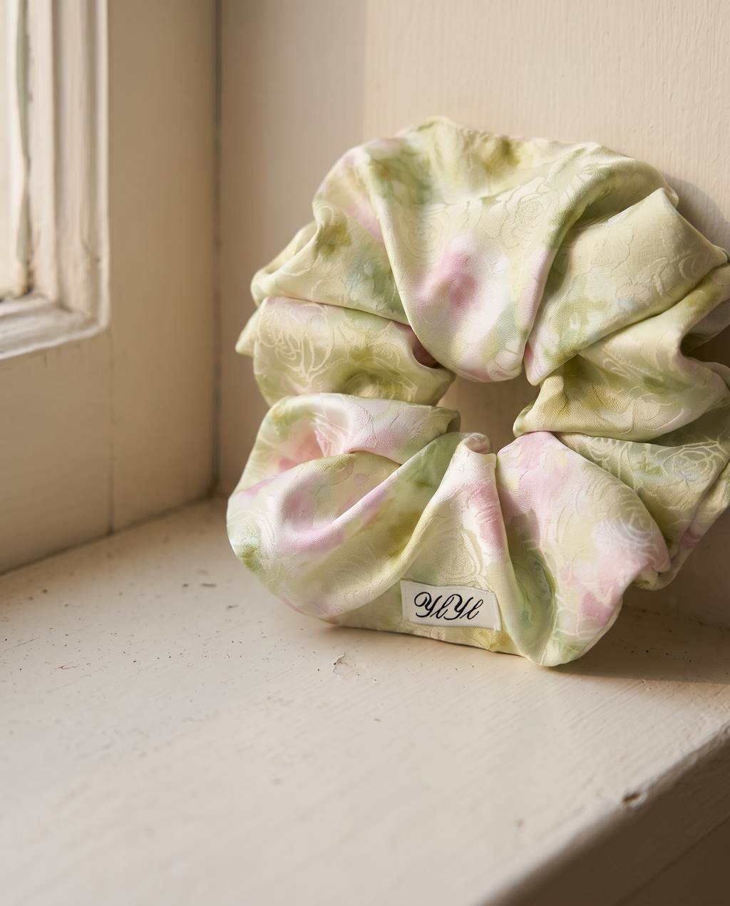 Maggie scrunchie, Garden