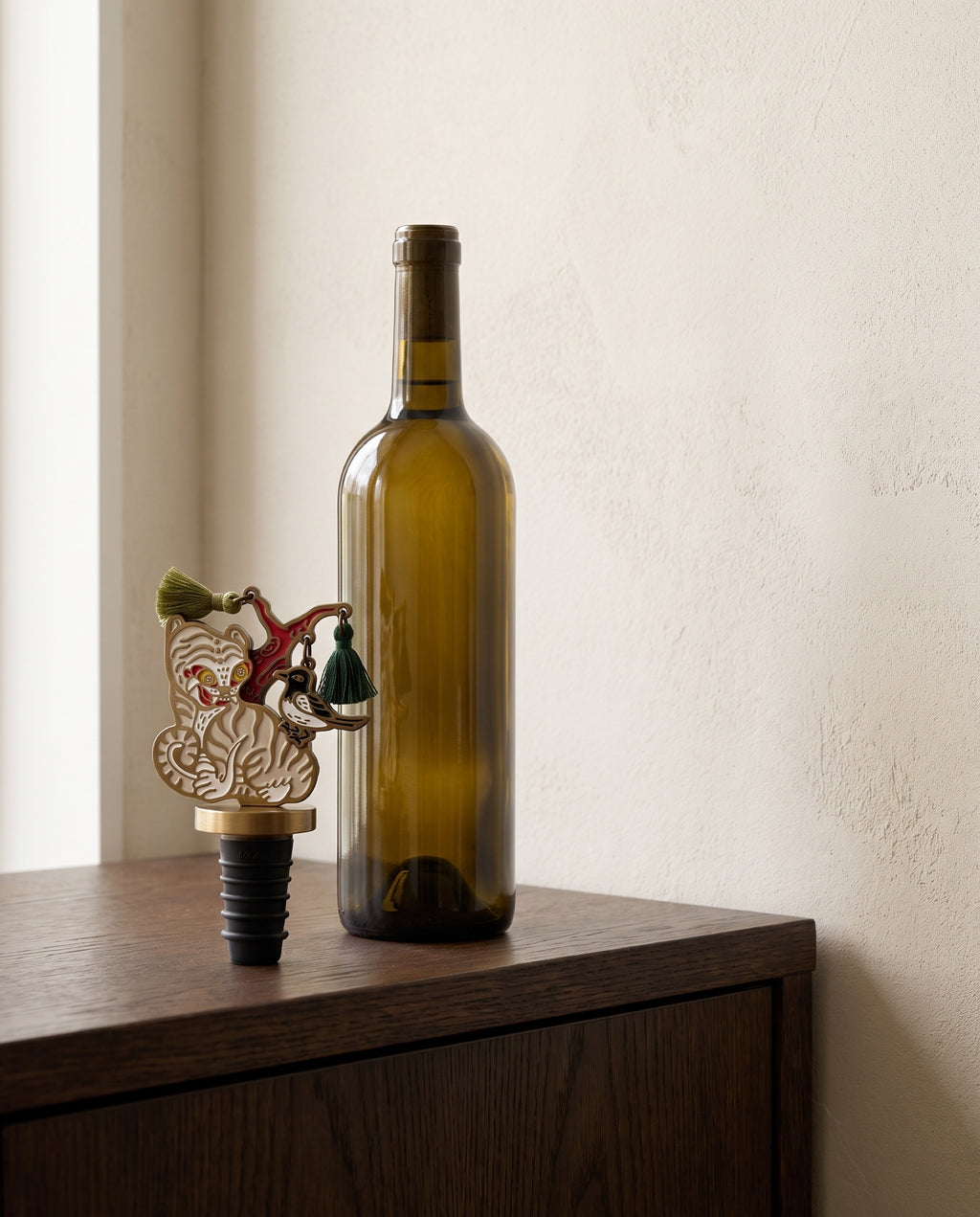 Magpie and tiger wine stopper by Mimidar, scale reference beside a 750ml wine bottle