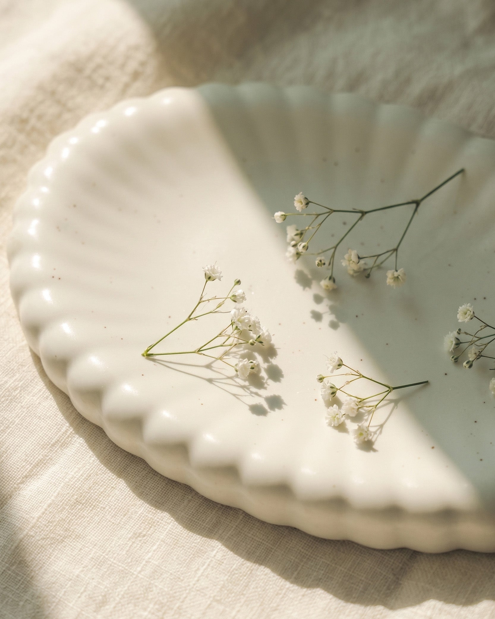 Blooming plates, round and oval