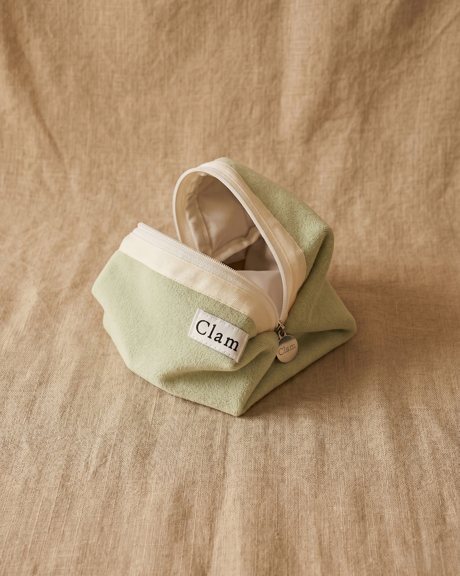 Round pouch