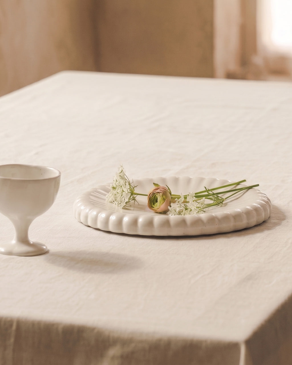 Blooming plates, round and oval