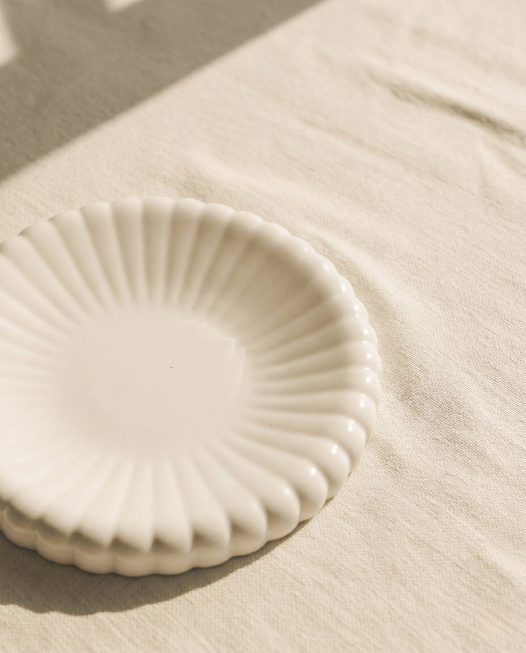 Blooming plates, round and oval