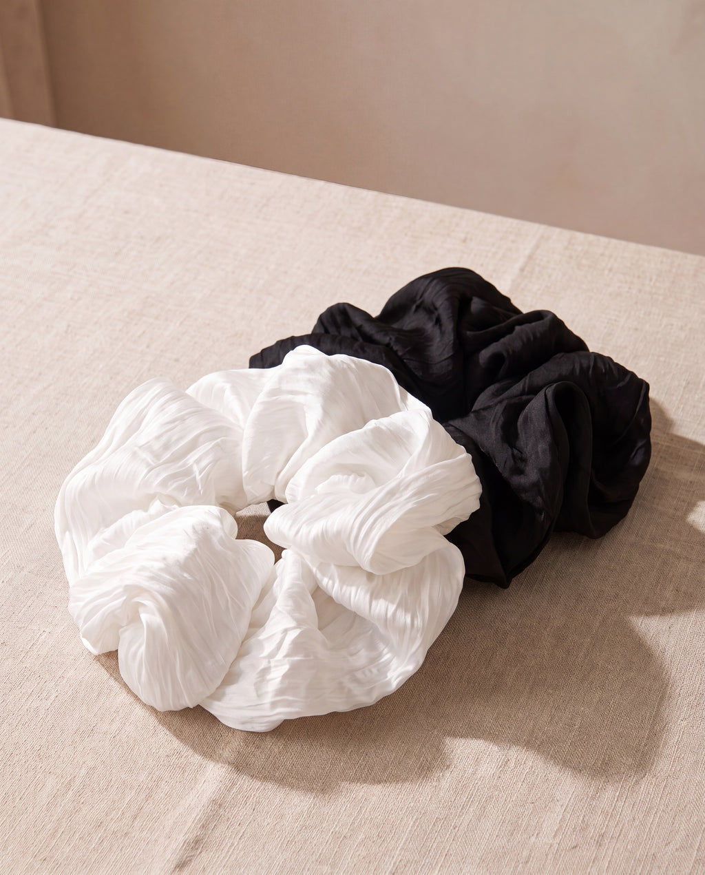 Meringue silky scrunch, set of two