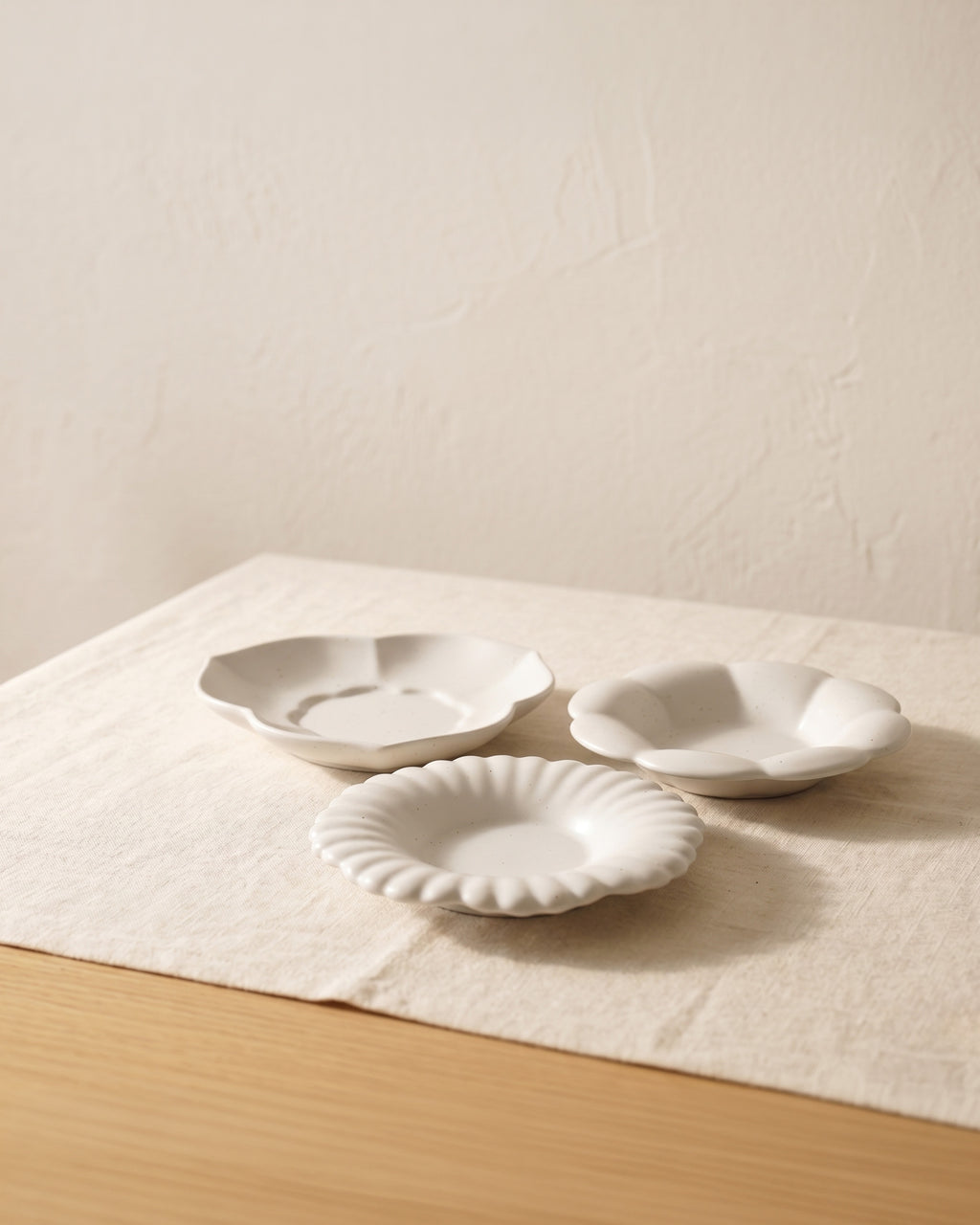 Blooming side dish plates, set of three