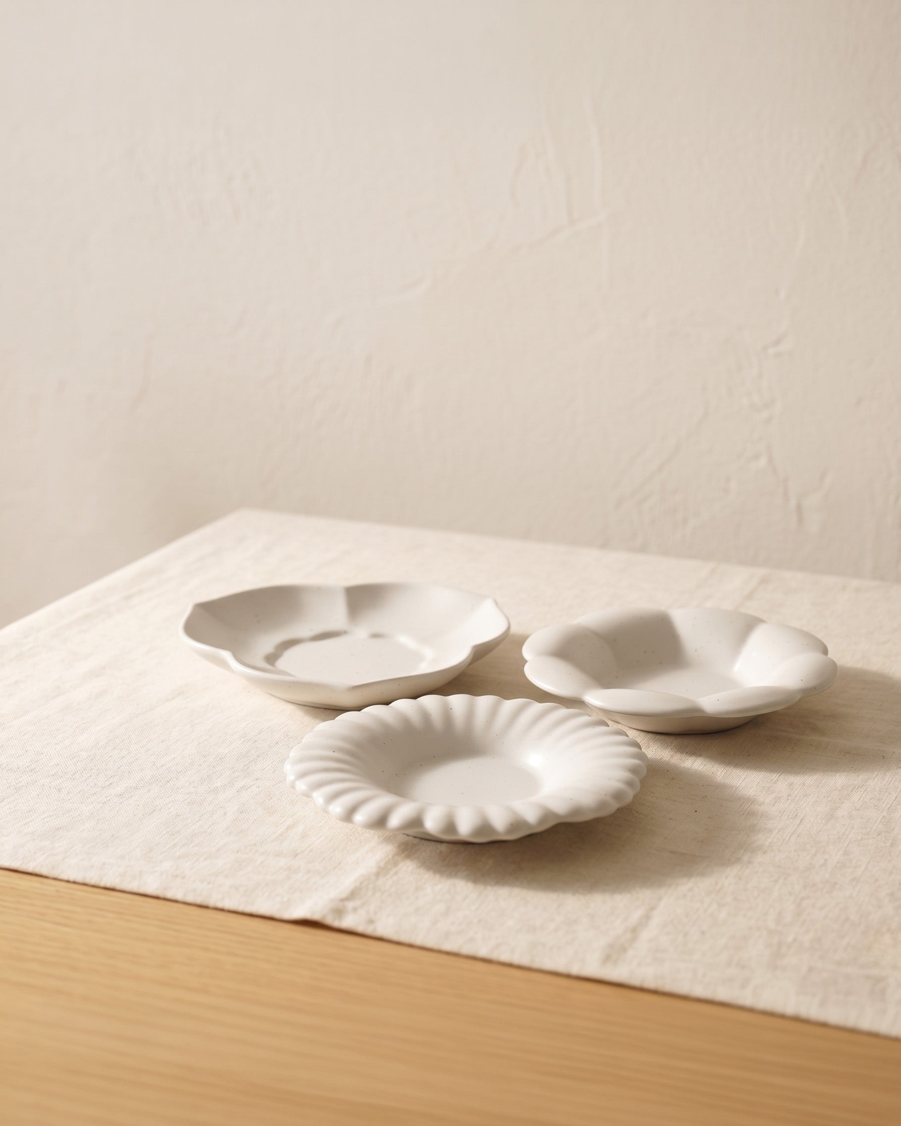 Blooming side dish plates, set of three