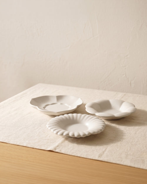 Blooming side dish plates, set of three