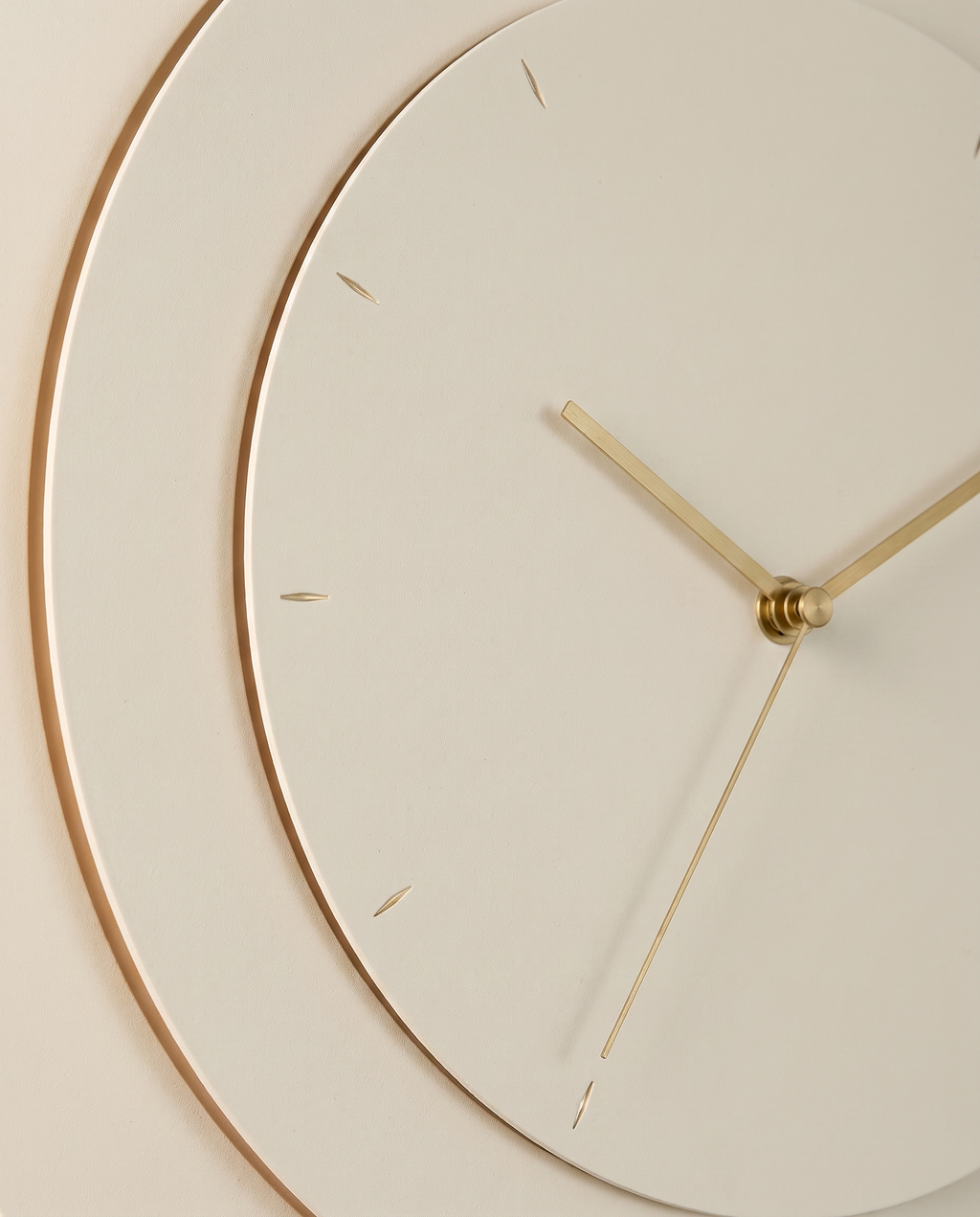 Slit wall clock