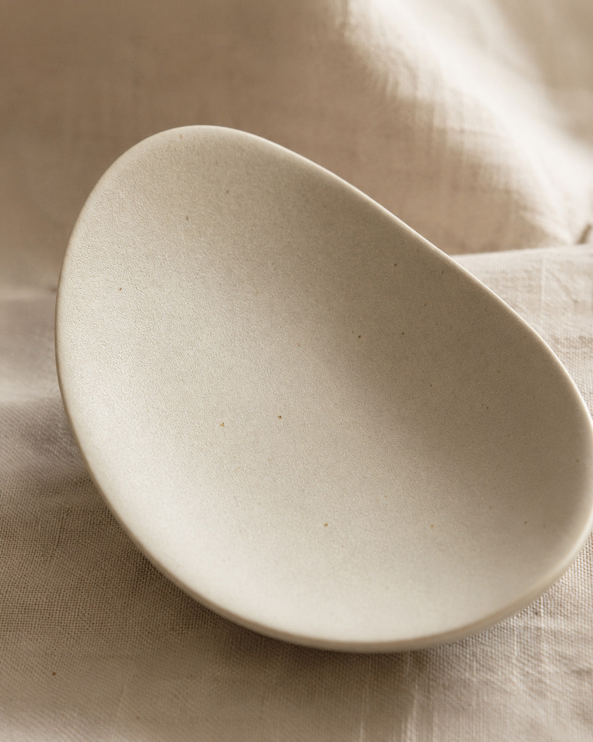 Hin pebble plate