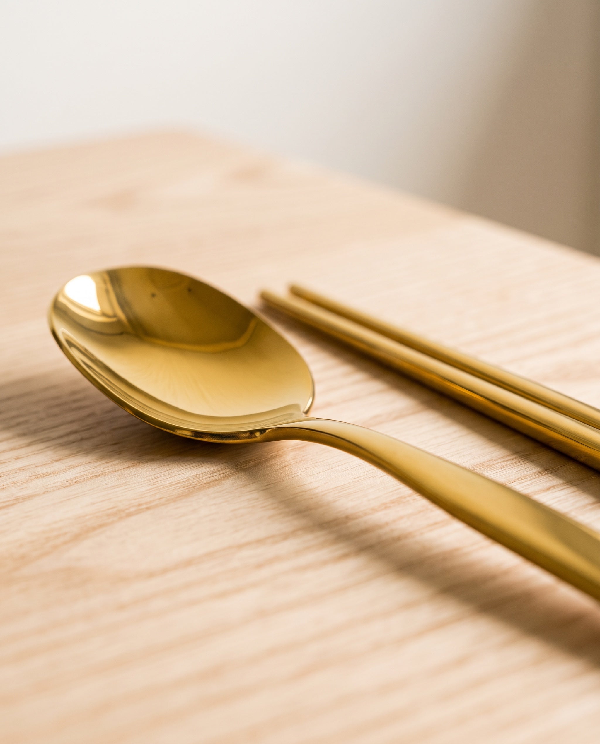 Spoon and chopstick set, gold edition by HORANG, the seamless neck where the bowl meets the handle